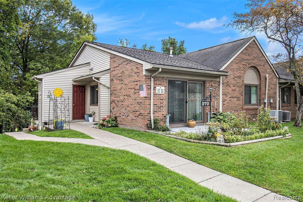370 Spring Brooke Drive, Brighton, MI 48116 — front exterior