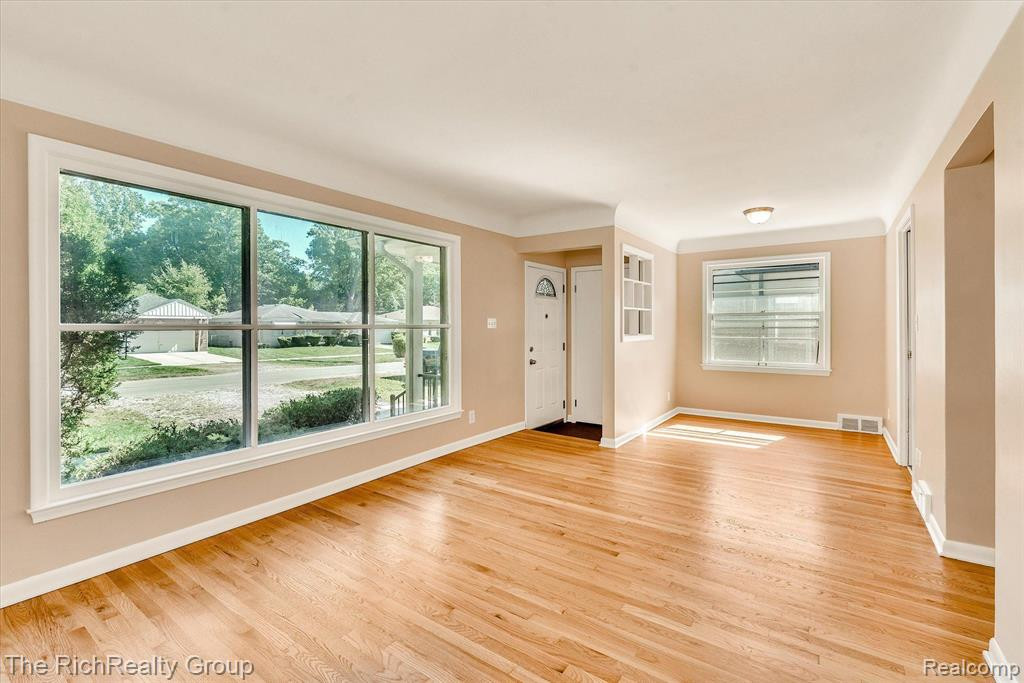 9935 HEMINGWAY, Redford, MI 48239 — Photo 5