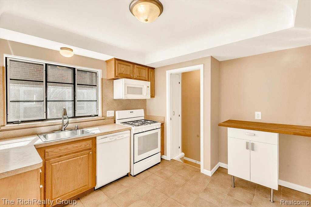 9935 HEMINGWAY, Redford, MI 48239 — Photo 10
