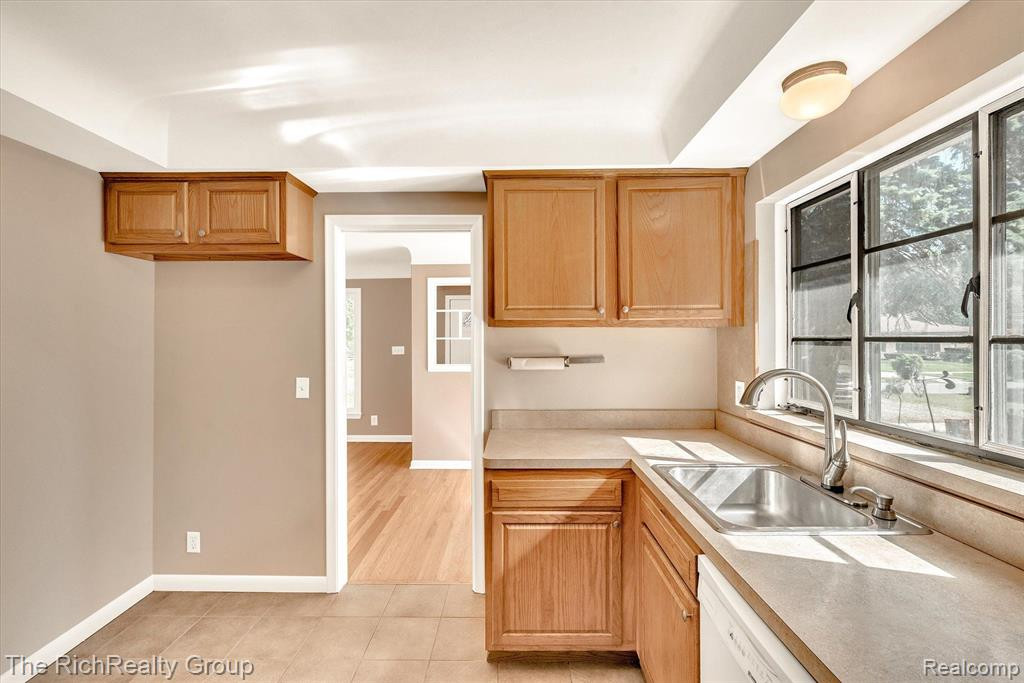 9935 HEMINGWAY, Redford, MI 48239 — Photo 11
