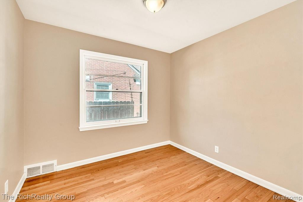 9935 HEMINGWAY, Redford, MI 48239 — Photo 13