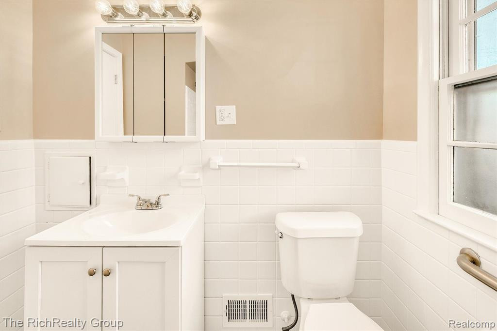 9935 HEMINGWAY, Redford, MI 48239 — Photo 16