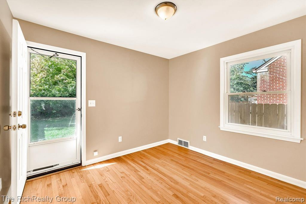 9935 HEMINGWAY, Redford, MI 48239 — Photo 18