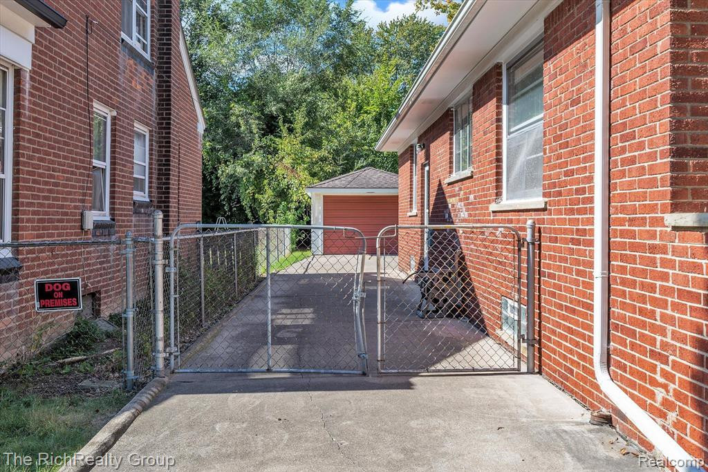 9935 HEMINGWAY, Redford, MI 48239 — Photo 25