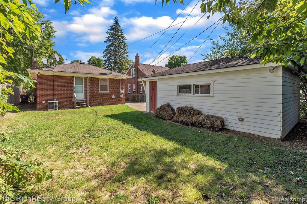 9935 HEMINGWAY, Redford, MI 48239 — Photo 30