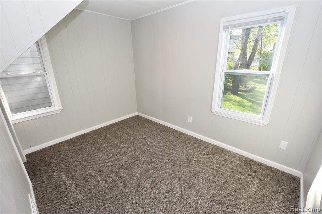 520 E KALAMA Avenue, Madison Heights, MI 48071 — Photo 9
