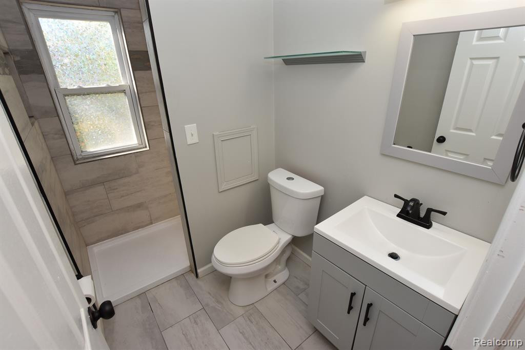 520 E KALAMA Avenue, Madison Heights, MI 48071 — Photo 12