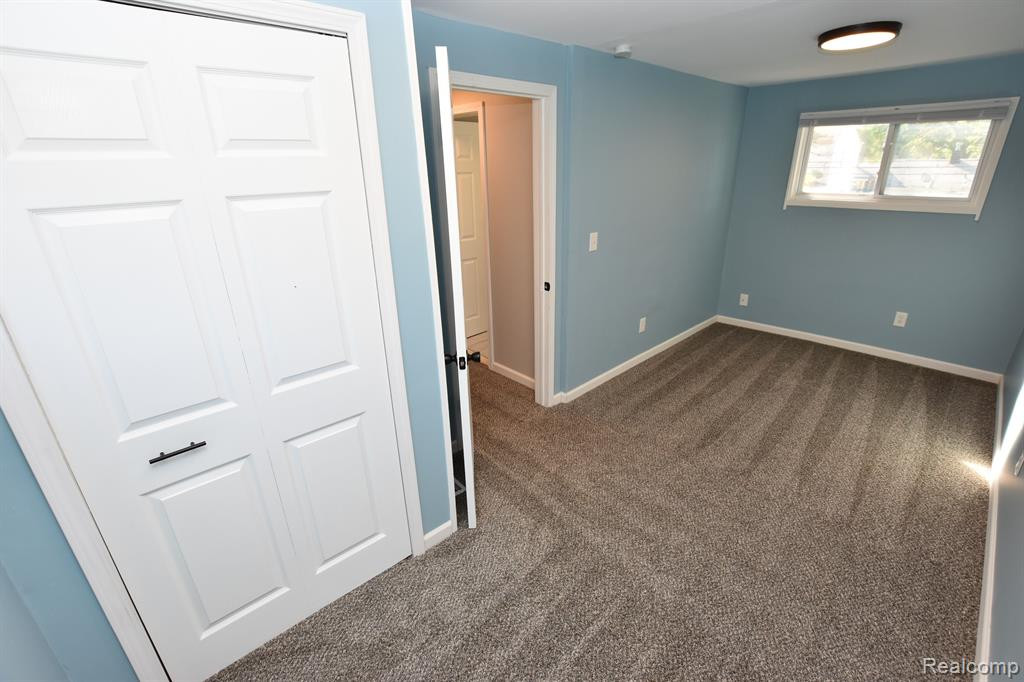 520 E KALAMA Avenue, Madison Heights, MI 48071 — Photo 15