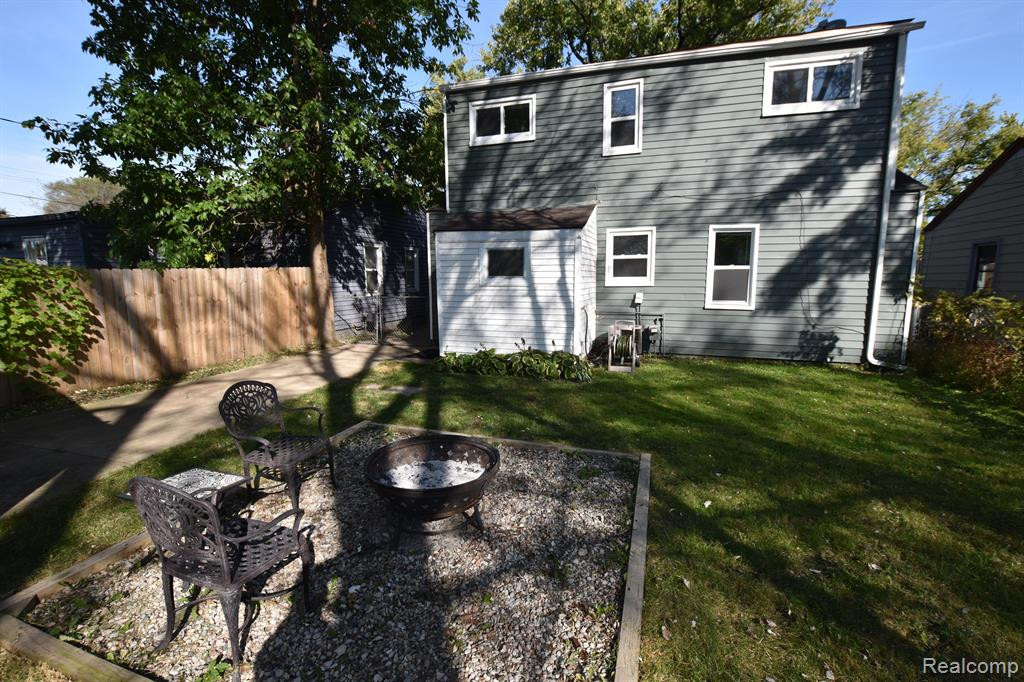 520 E KALAMA Avenue, Madison Heights, MI 48071 — Photo 18
