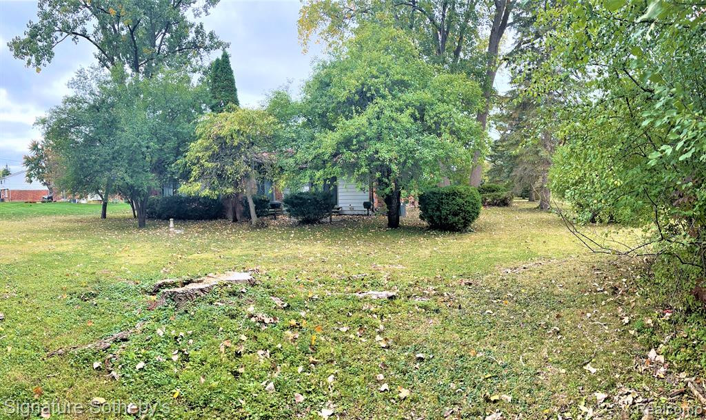 6207 Nicholas Drive, West Bloomfield, MI — Photo 2