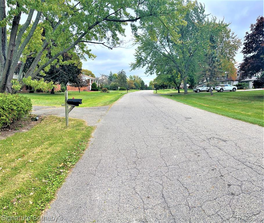 6207 Nicholas Drive, West Bloomfield, MI — Photo 4