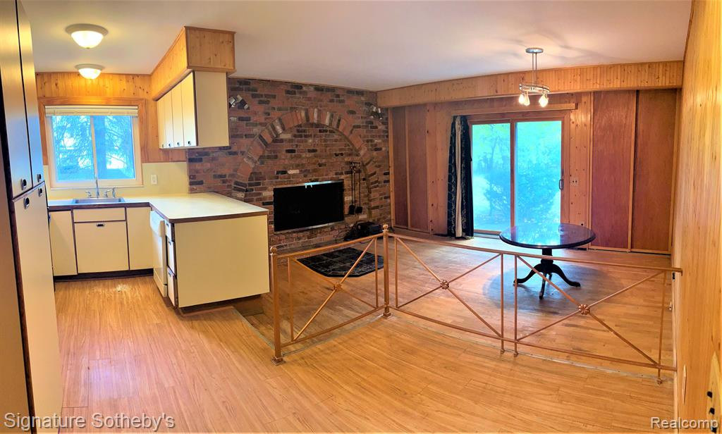 6207 Nicholas Drive, West Bloomfield, MI — Photo 10