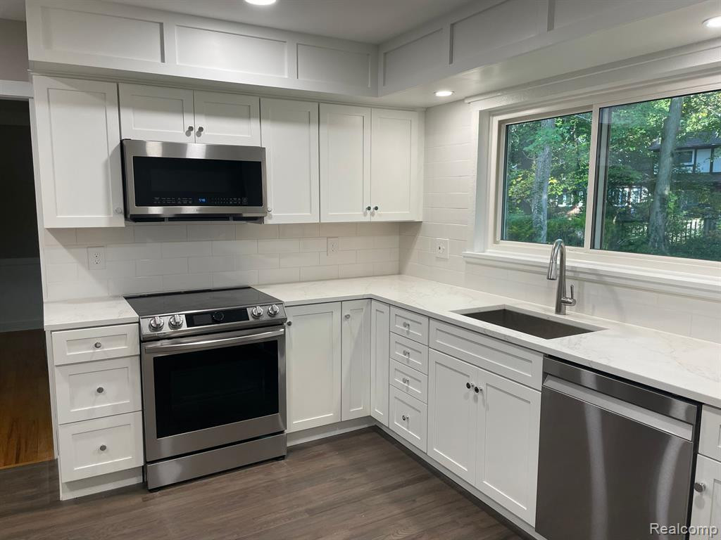 3677 MIDDLETON Drive, Ann Arbor, MI 48105 — Photo 7