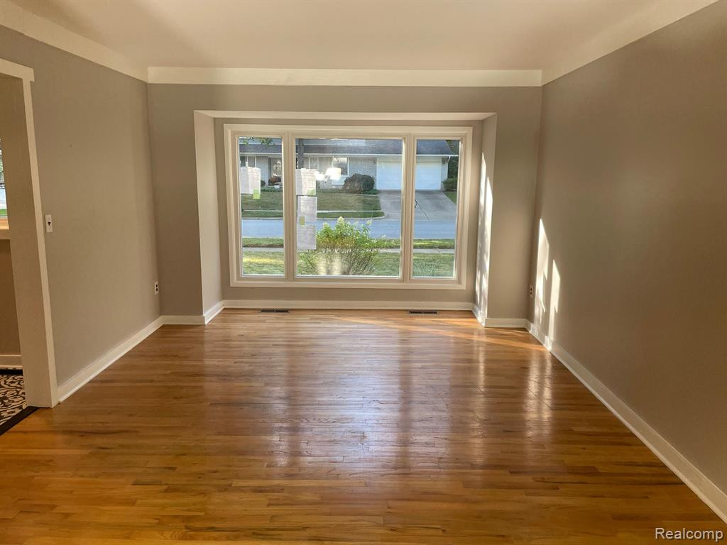 3677 MIDDLETON Drive, Ann Arbor, MI 48105 — Photo 16