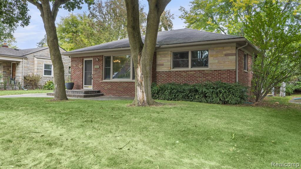 4126 BERKSHIRE Road, Royal Oak, MI 48073 — Photo 2