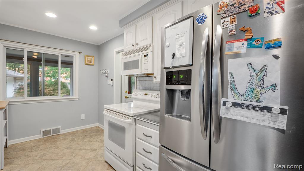 4126 BERKSHIRE Road, Royal Oak, MI 48073 — Photo 10