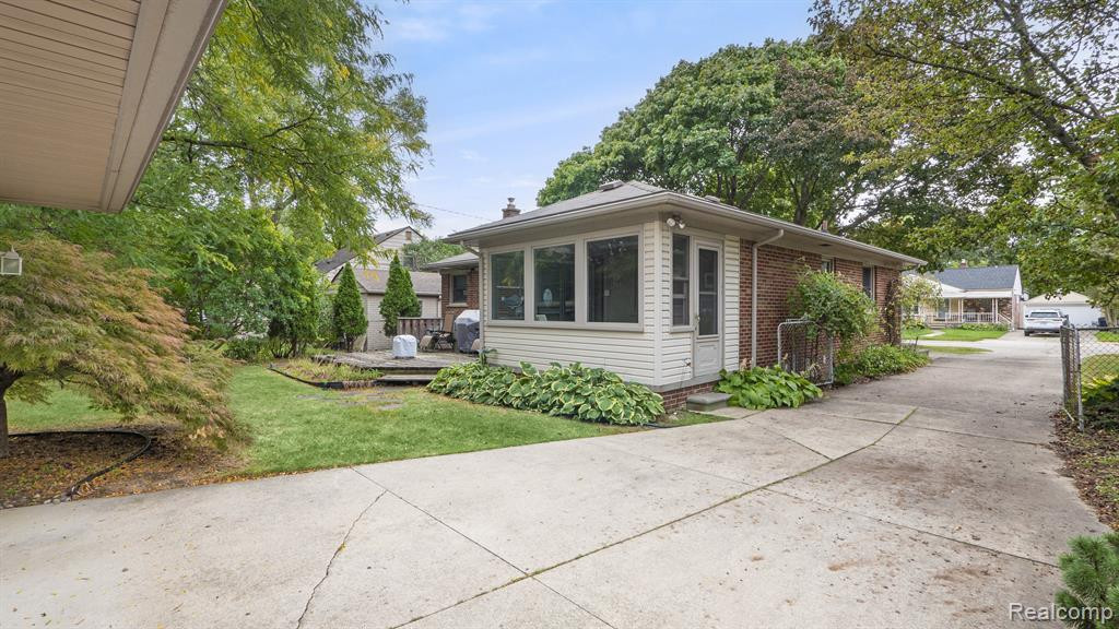 4126 BERKSHIRE Road, Royal Oak, MI 48073 — Photo 23