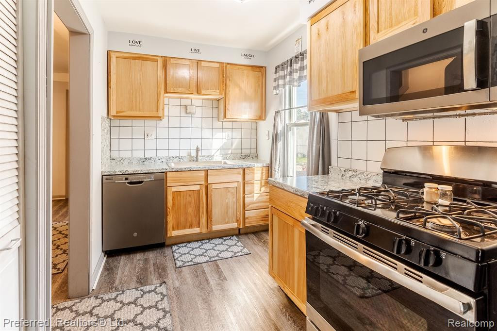 4417 SYRACUSE Street, Dearborn Heights, MI 48125 — Photo 8