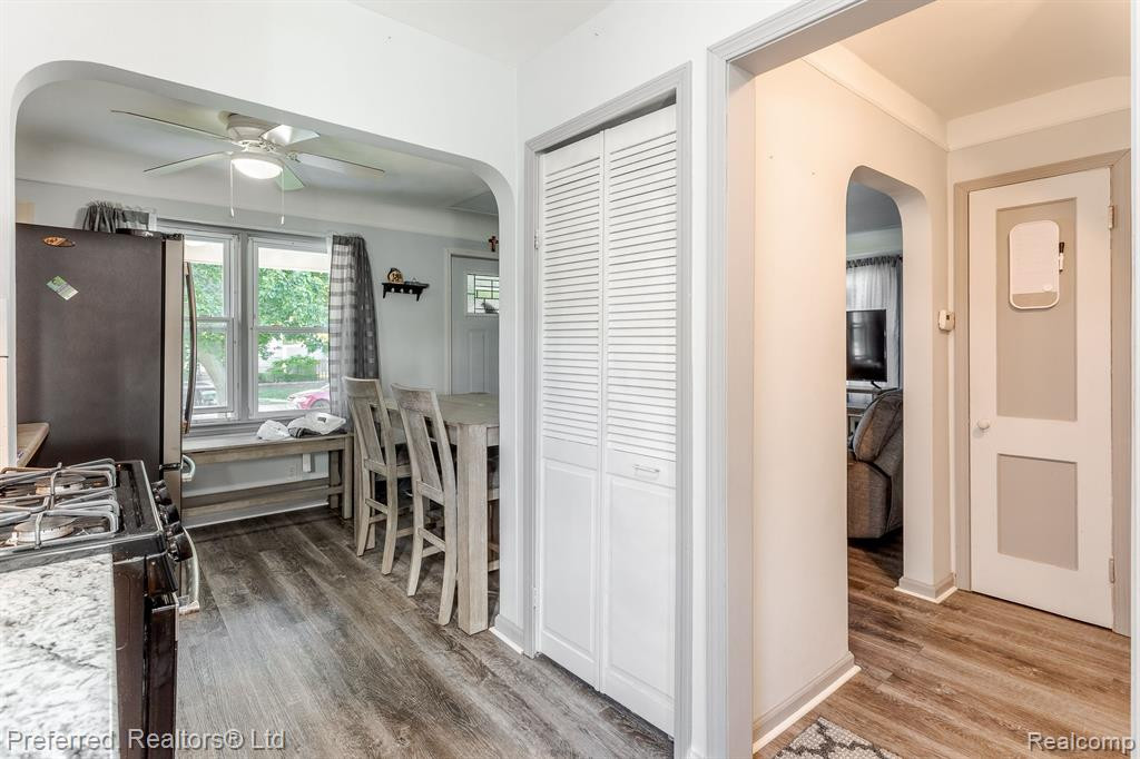 4417 SYRACUSE Street, Dearborn Heights, MI 48125 — Photo 9