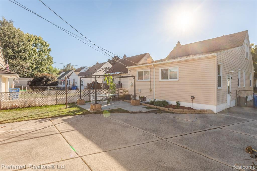 4417 SYRACUSE Street, Dearborn Heights, MI 48125 — Photo 19