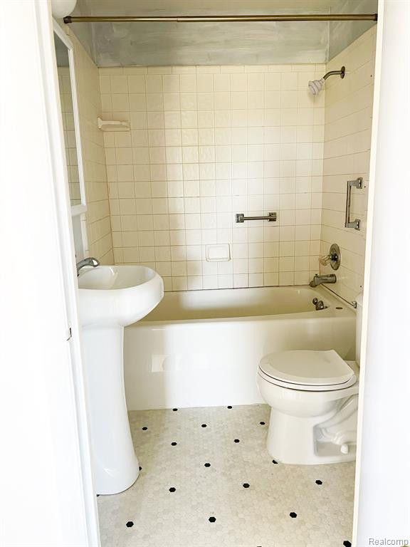 144 W ELIZABETH Street, Lake Orion, MI 48362 — Photo 12