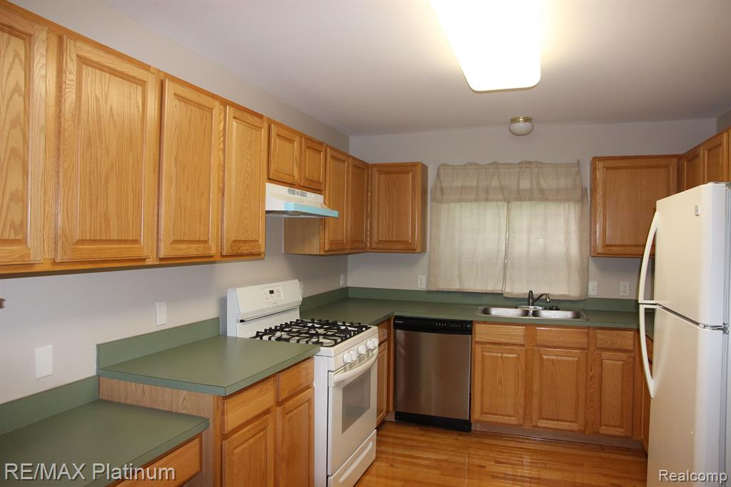 3128 PROMENADE Circle, Ann Arbor, MI 48108 — Photo 2