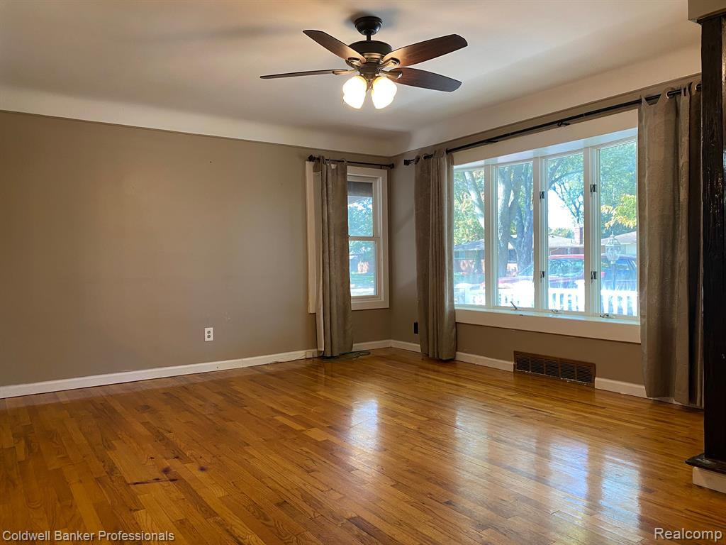 8774 SHANNON Drive, Sterling Heights, MI 48314 — Photo 4