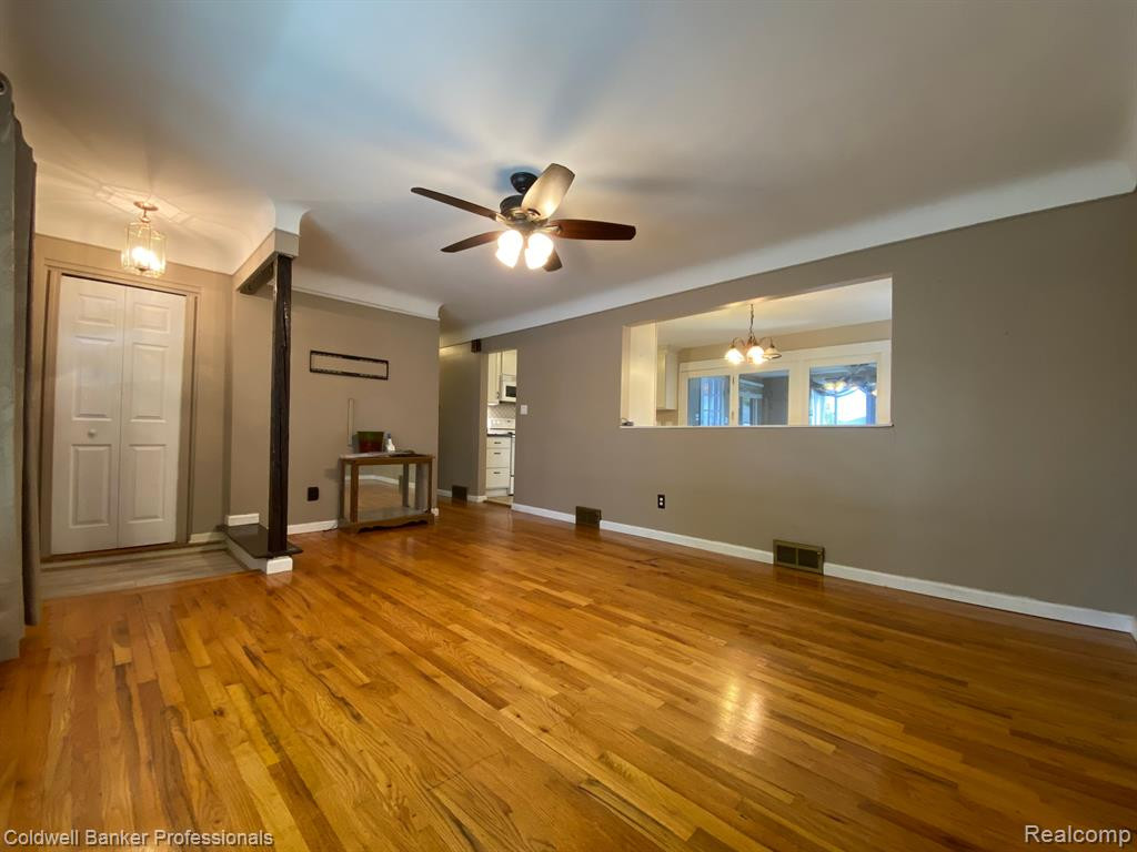 8774 SHANNON Drive, Sterling Heights, MI 48314 — Photo 6