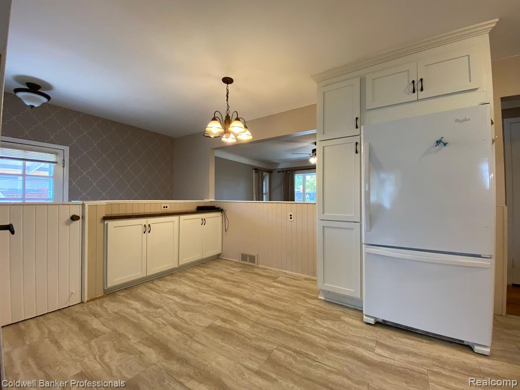8774 SHANNON Drive, Sterling Heights, MI 48314 — Photo 8