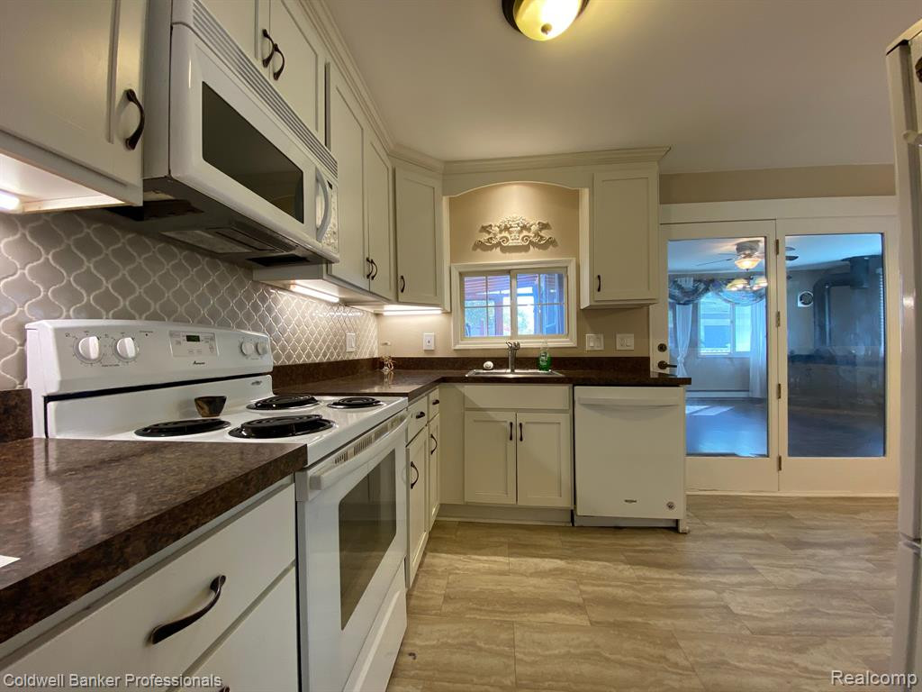 8774 SHANNON Drive, Sterling Heights, MI 48314 — Photo 10