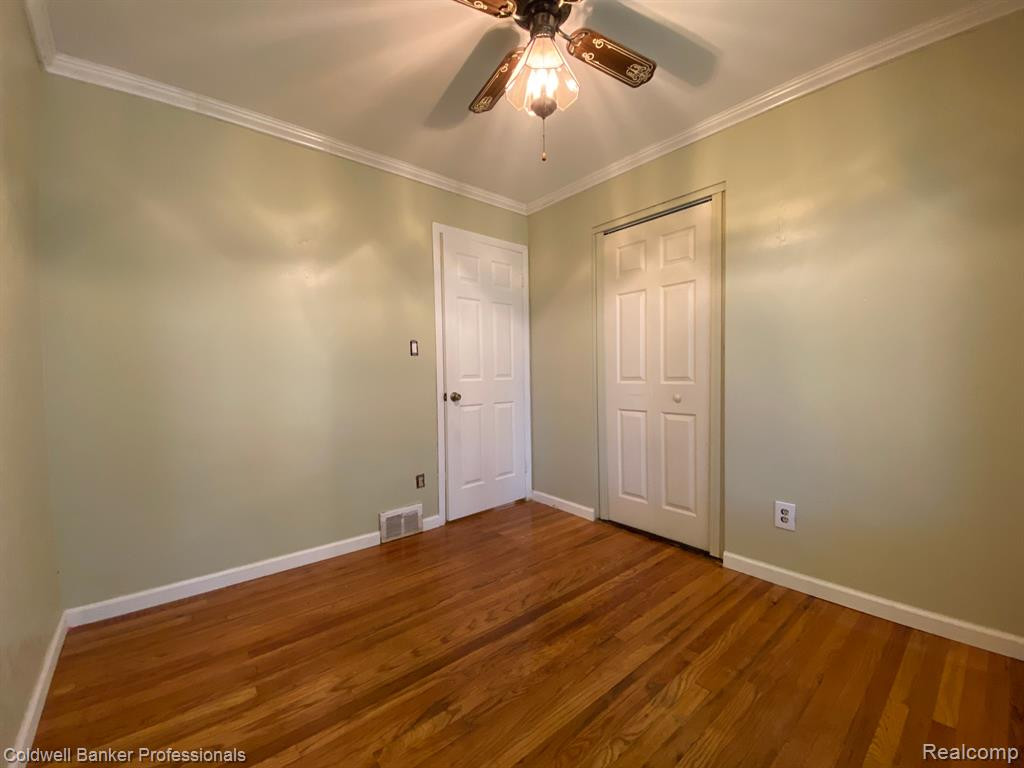 8774 SHANNON Drive, Sterling Heights, MI 48314 — Photo 16