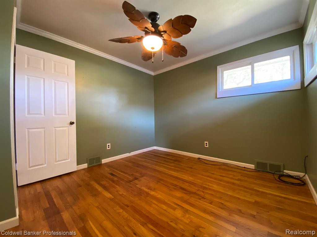 8774 SHANNON Drive, Sterling Heights, MI 48314 — Photo 18