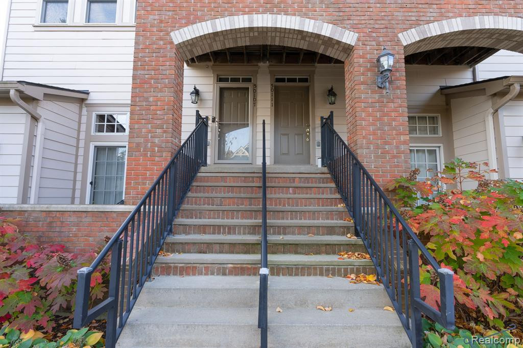 50107 HARDING Street, Canton, MI 48188 — Photo 2