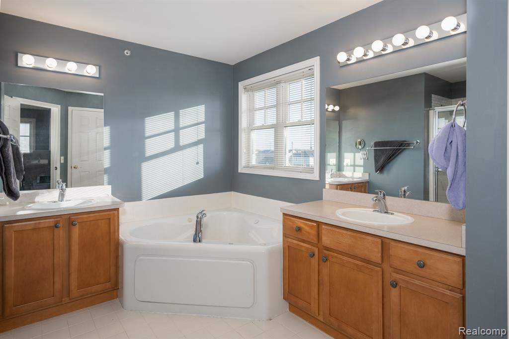 50107 HARDING Street, Canton, MI 48188 — Photo 18