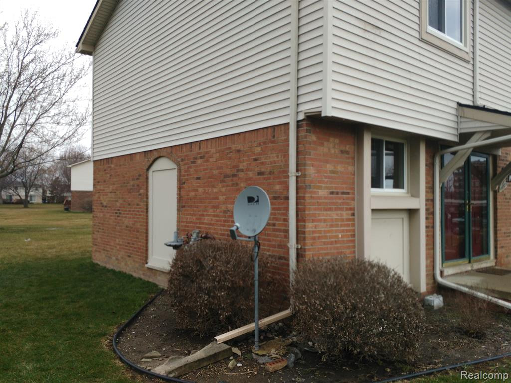 44575 SAVERY Drive, Canton, MI 48187 — Photo 2