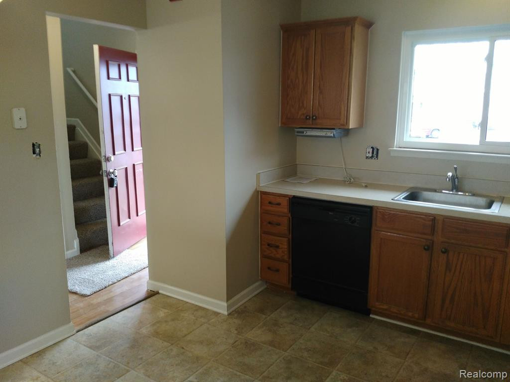 44575 SAVERY Drive, Canton, MI 48187 — Photo 8