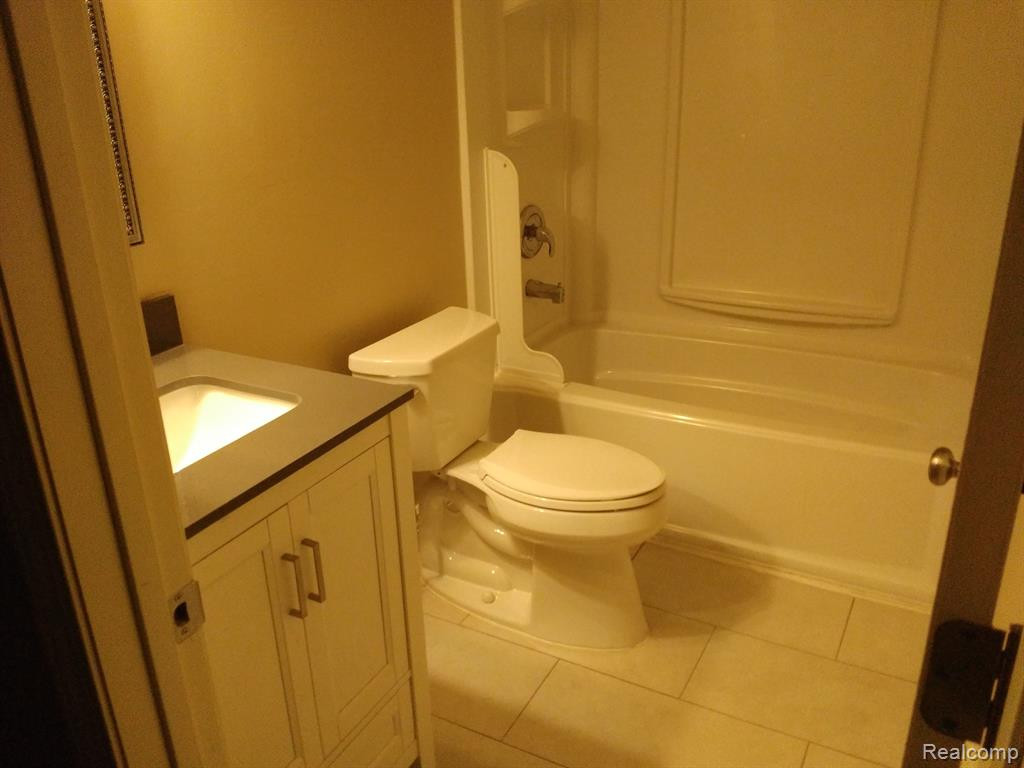 44575 SAVERY Drive, Canton, MI 48187 — Photo 17