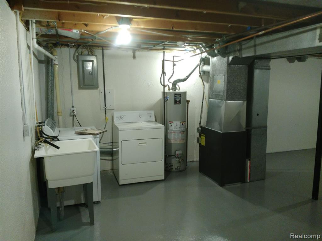 44575 SAVERY Drive, Canton, MI 48187 — Photo 33