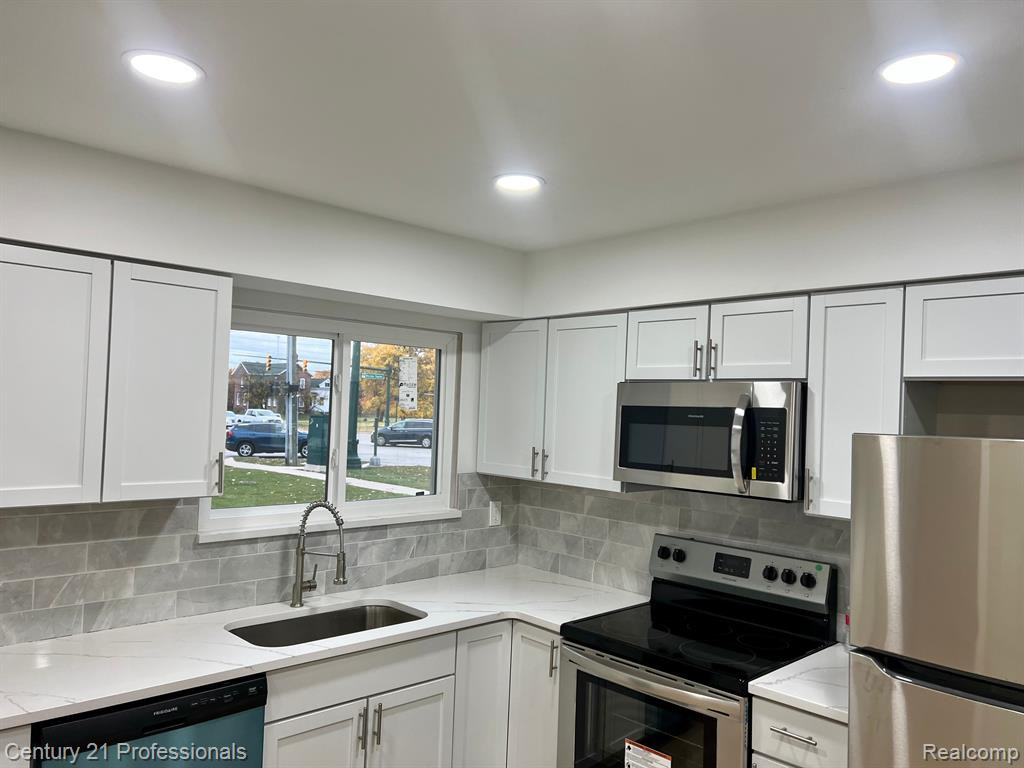 7231 N MORTON TAYLOR Road, Canton, MI 48187 — Photo 18