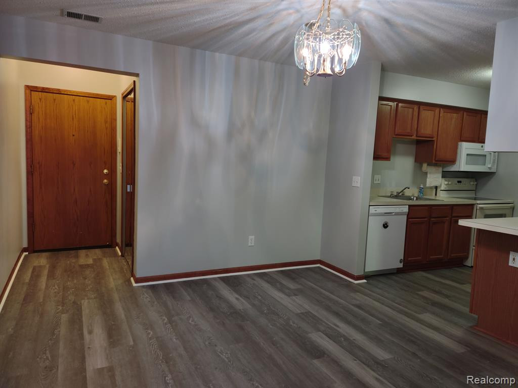 2504 EAGLES Circle, 2, Ypsilanti, MI 48197 — Photo 5