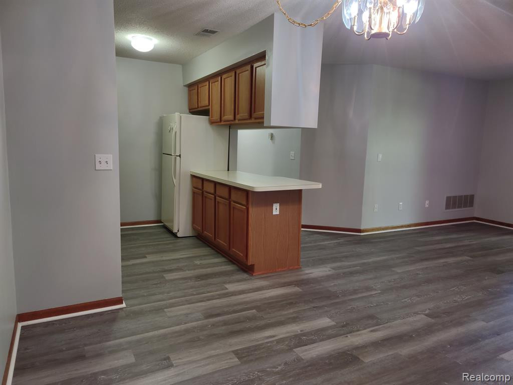 2504 EAGLES Circle, 2, Ypsilanti, MI 48197 — Photo 6