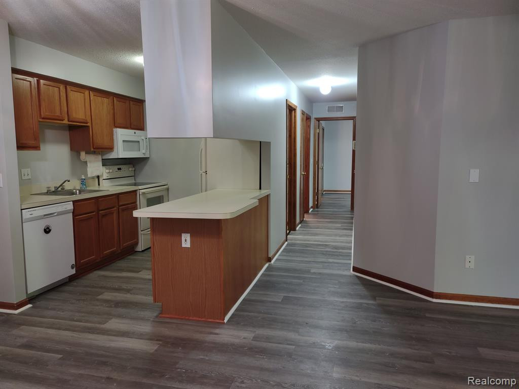 2504 EAGLES Circle, 2, Ypsilanti, MI 48197 — Photo 8