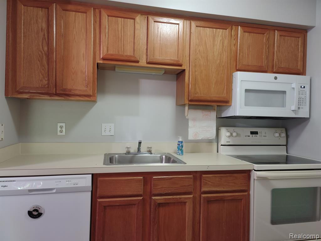 2504 EAGLES Circle, 2, Ypsilanti, MI 48197 — Photo 9