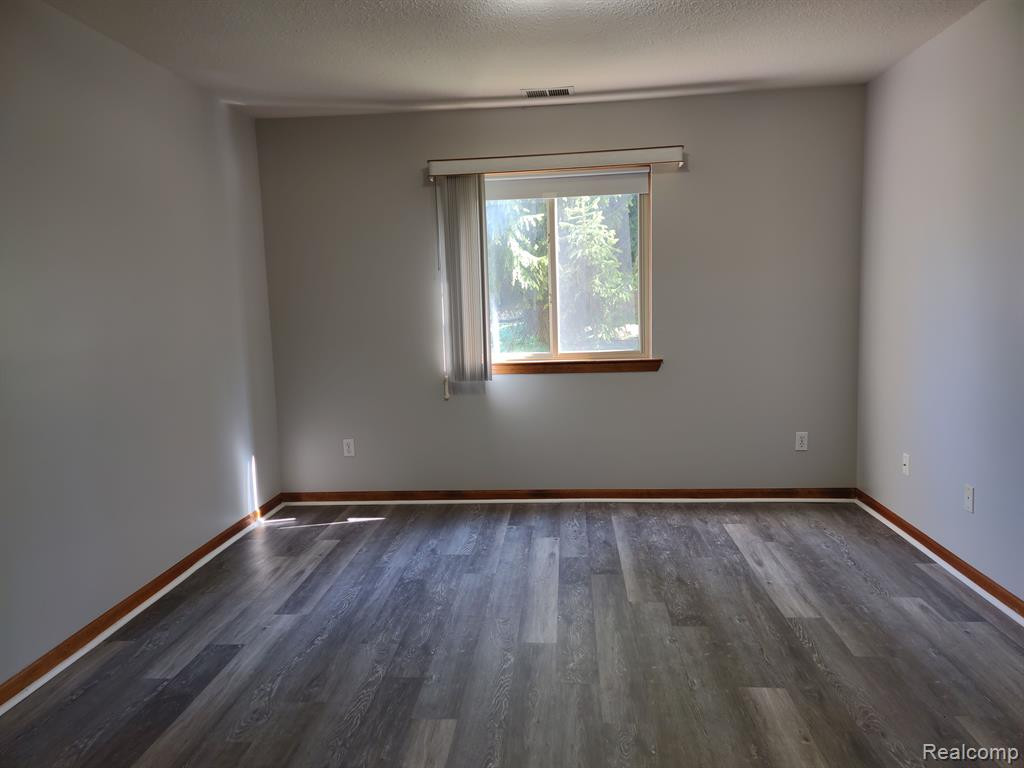 2504 EAGLES Circle, 2, Ypsilanti, MI 48197 — Photo 12