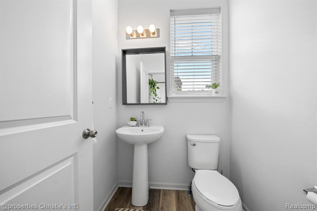 550 PARKDALE Lane, Ferndale, MI 48220 — Photo 10