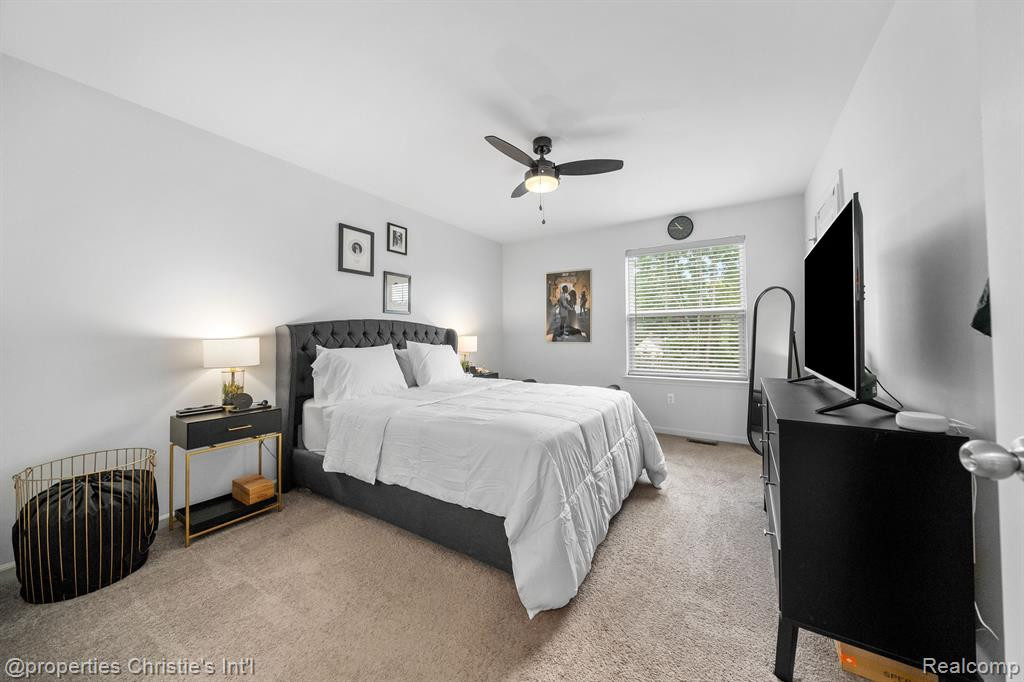 550 PARKDALE Lane, Ferndale, MI 48220 — Photo 13