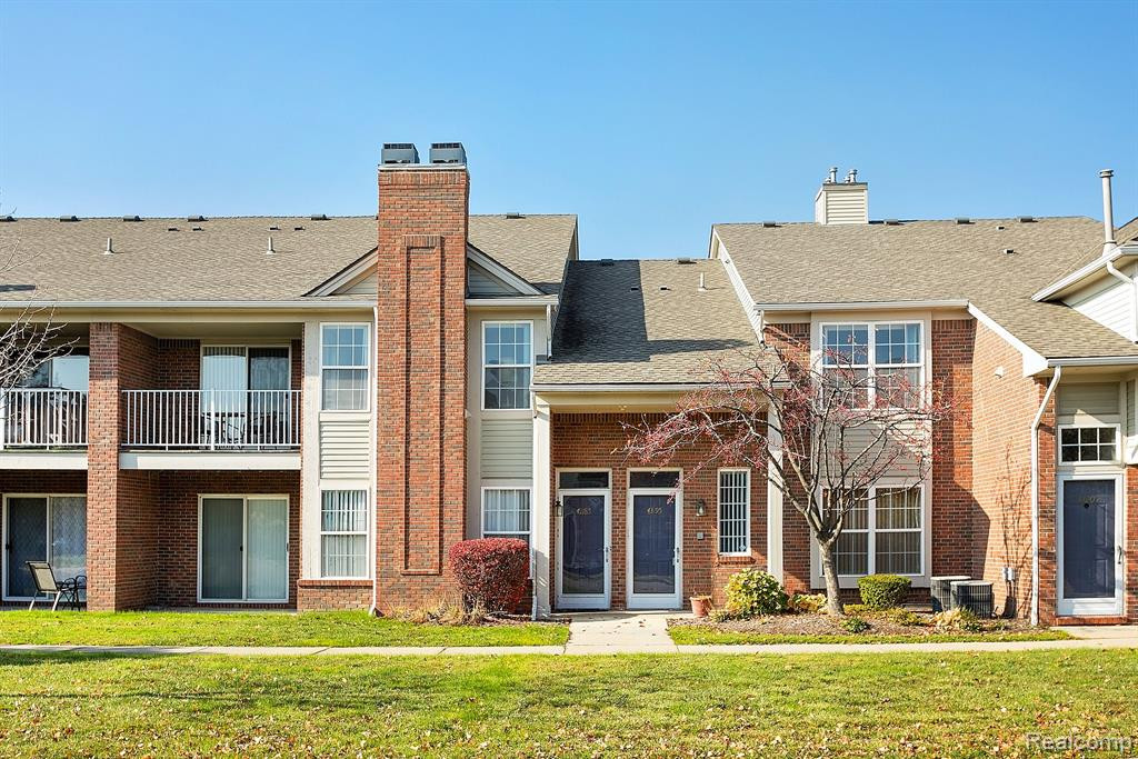 43195 Woodbridge Drive, Clinton Twp, MI 48038 — front exterior