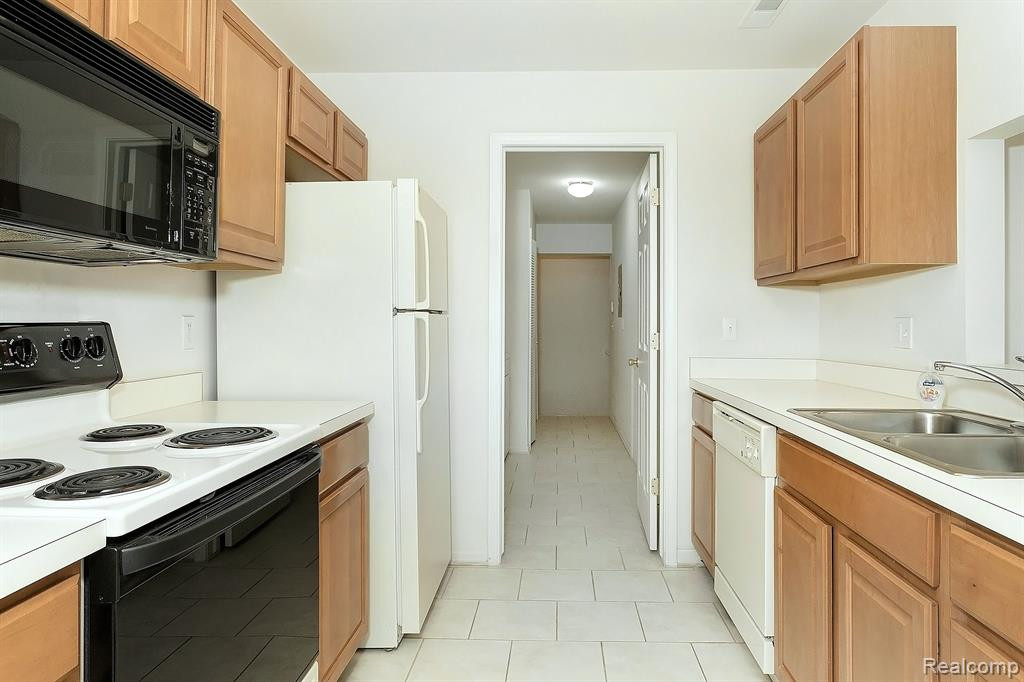 43195 Woodbridge Drive, Clinton Twp, MI 48038 — Photo 3