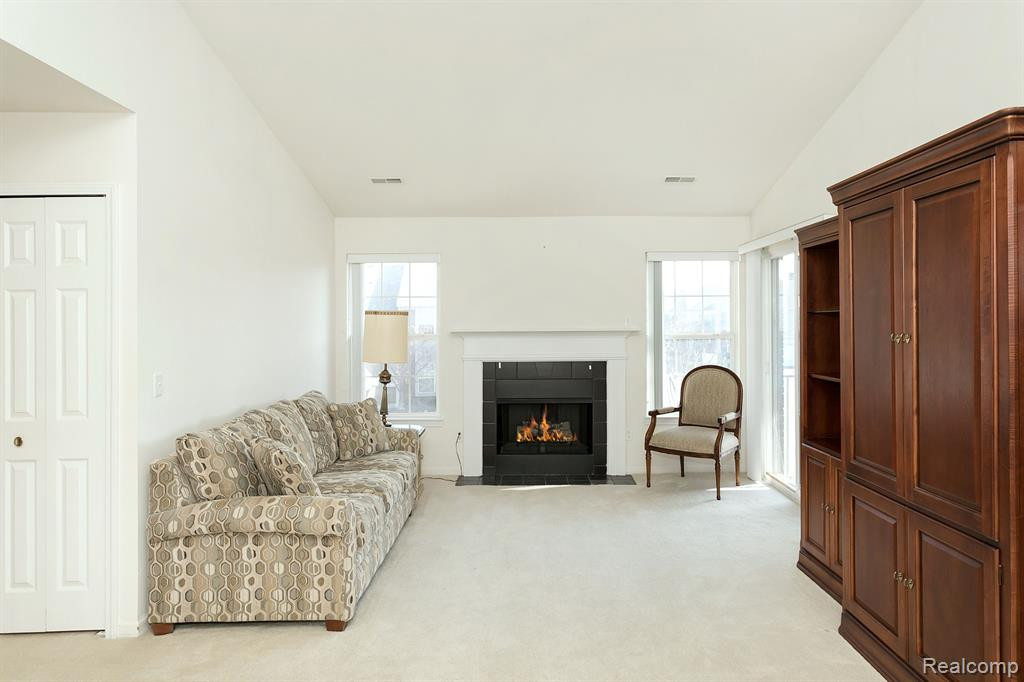 43195 Woodbridge Drive, Clinton Twp, MI 48038 — Photo 5