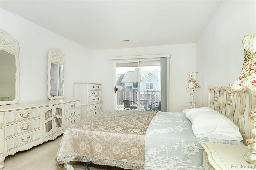 43195 Woodbridge Drive, Clinton Twp, MI 48038 — Photo 12